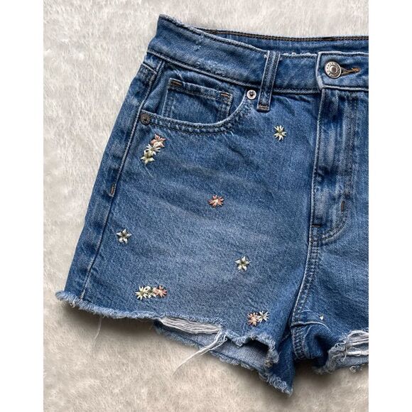 American Eagle High Rise Floral Embroidered Distressed Denim Mom Short, Size 0 - Picture 7 of 15